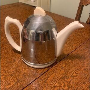 Hooded Cozy Tea Pot Vintage England